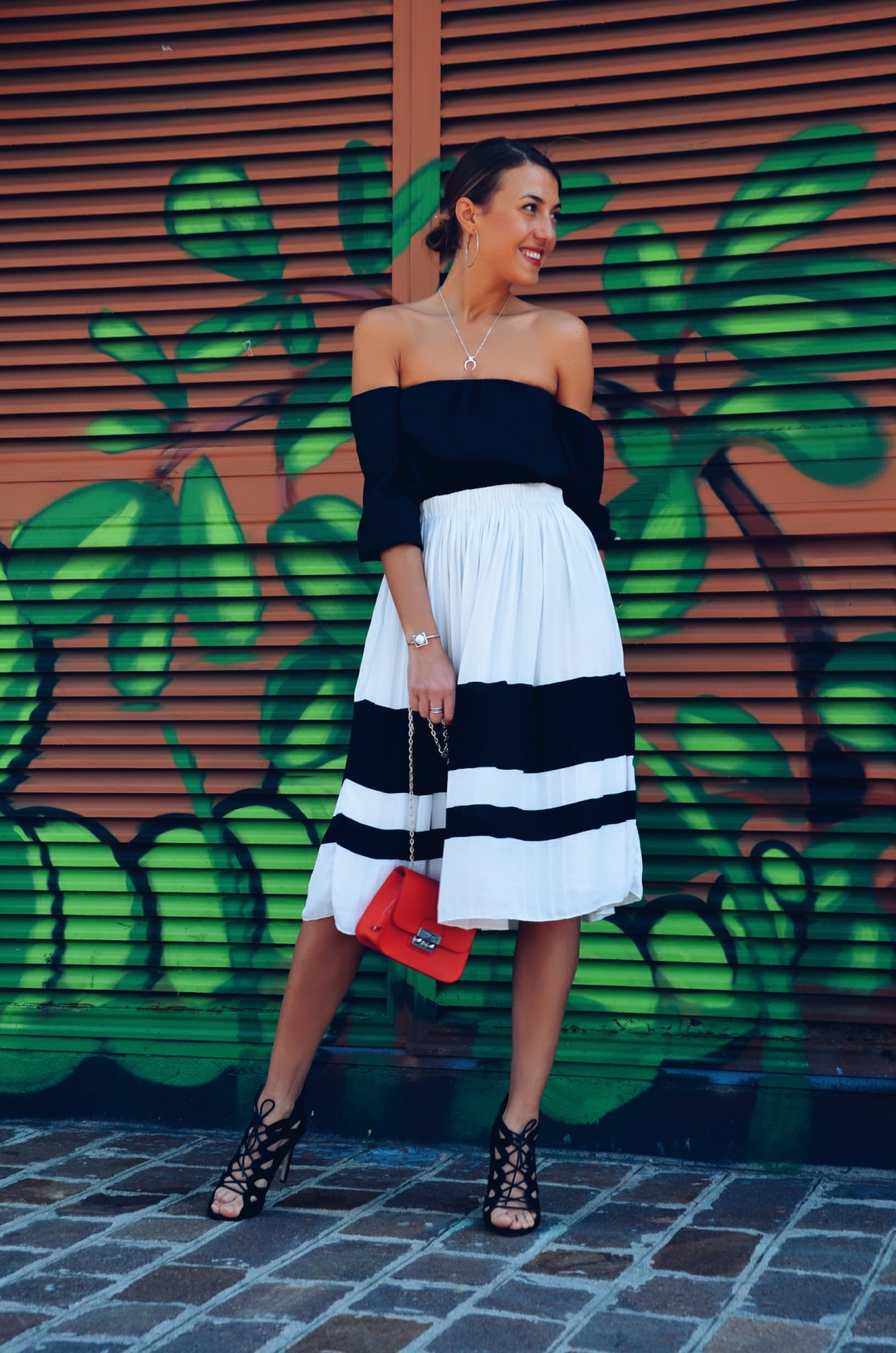 Black and white pleated skirt | Welcome to my world